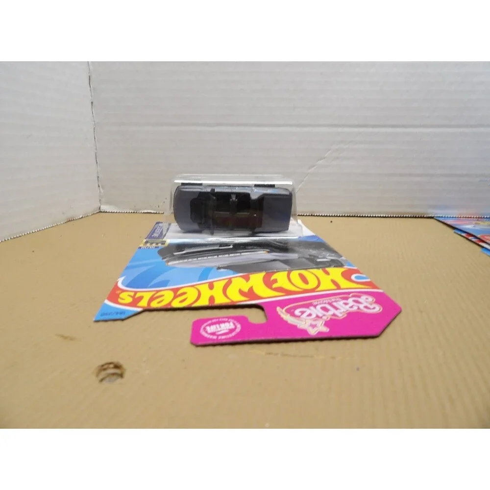 Hot Wheels 2024 GMC Hummer EV HW Screen Time Barbie Gray